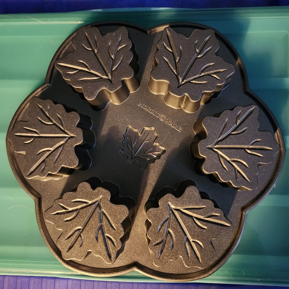 Nordic Ware Black Maple Leaf-Shaped Mini Cupcake Mold - Picture 2 of 5